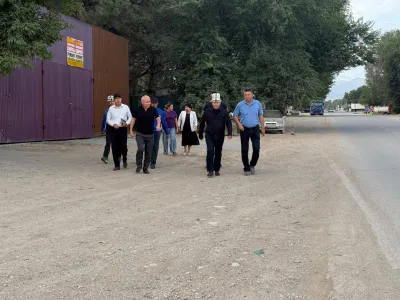 КЫРГЫЗ РЕСПУБЛИКАСЫНЫН ПРЕЗИДЕНТИНИН ТАЛАС ОБЛУСУНДАГЫ ЫЙГАРЫМ УКУКТУУ ӨКҮЛҮ АЙТМАТОВ РАЙОНУНУН БОРБОРУ КЫЗЫЛ-АДЫР АЙЫЛЫНЫН АКЫБАЛЫ МЕНЕН ТААНЫШТЫ