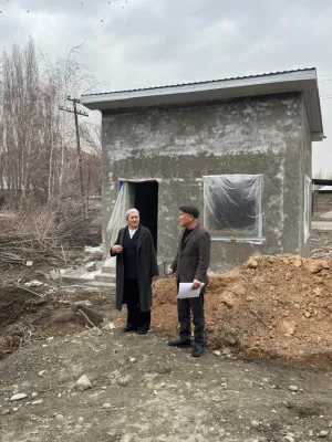 Айтматов райондук мамлекеттик администрация башчысы-аким Нурланбек Умаров Аманбаев айыл өкмөтүнүн аймагында аткарылып жаткан иштердин жүрүшү менен жеринен таанышты.